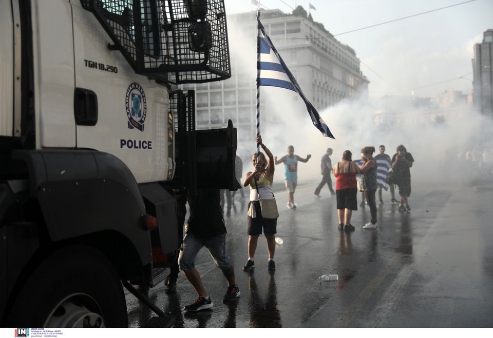 Επεισόδια στη συγκέντρωση αντιεμβολιαστών στο Σύνταγμα / Φωτογραφία: Intimenews/ΛΙΑΚΟΣ ΓΙΑΝΝΗΣ
