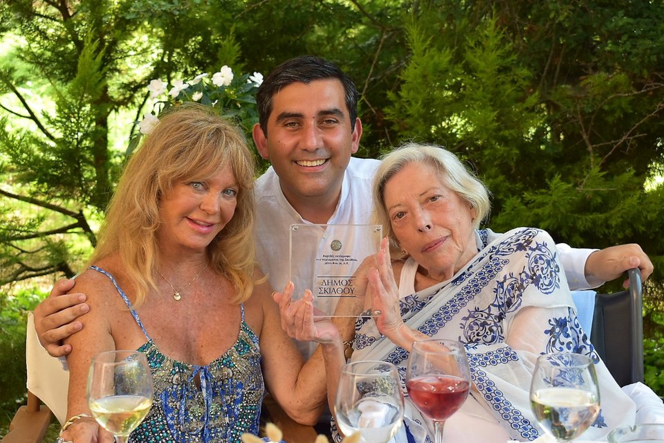 Γκόλντι Χον, Θοδωρής Τζούμας, Άνθια Σίλμπερτ