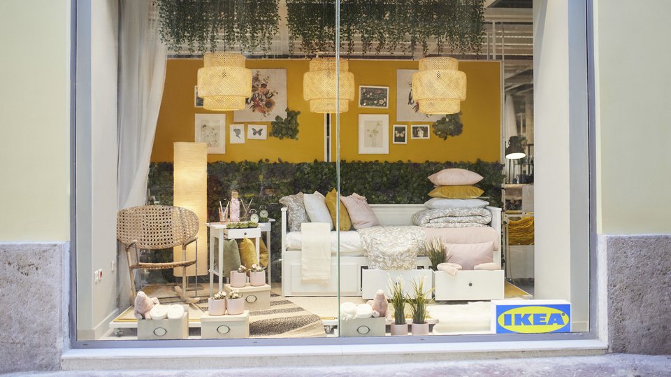 Η «ανοιχτή» βιτρίνα του νέου καταστήματος IKEA στον Πειραιά