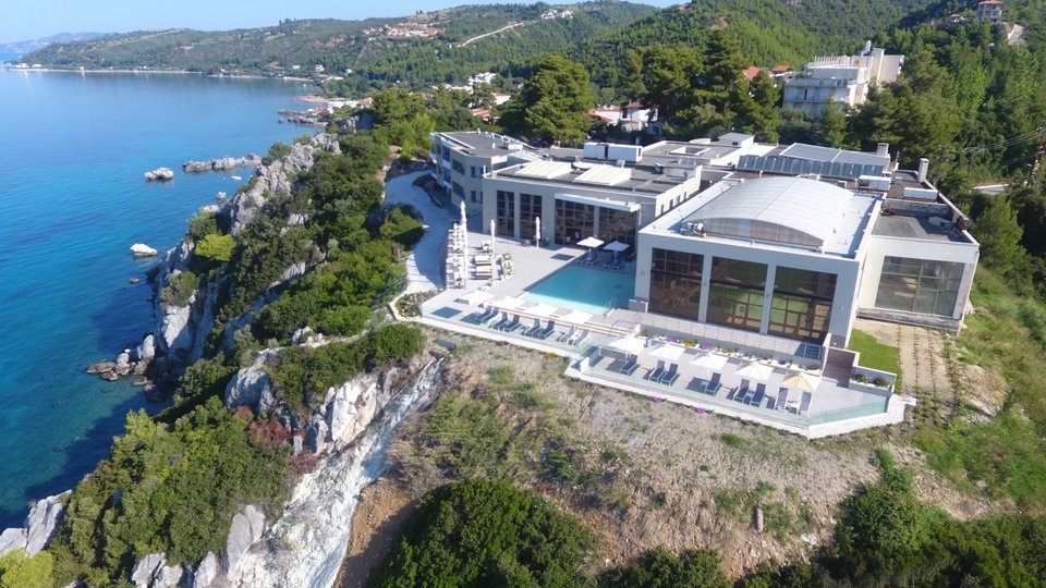 Τα υπερσύγχρονα λουτρά της Αγίας Παρασκευής