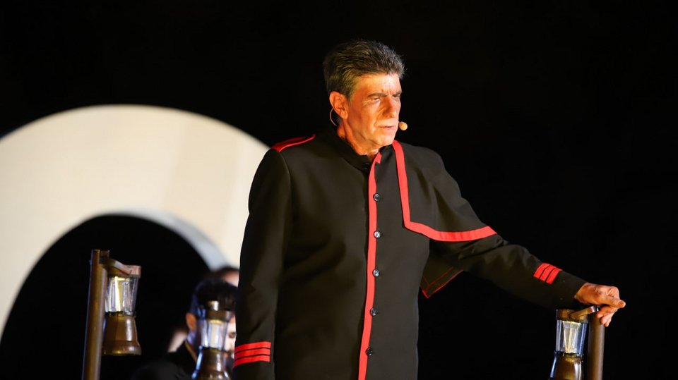 Γιάννης Μπέζος