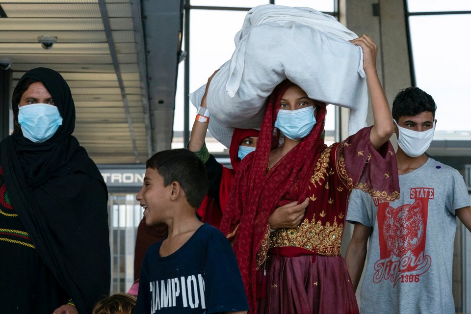 Αφγανοί πρόσφυγες στο διεθνές αεροδρόμιο Ντάλες της Βιρτζίνια