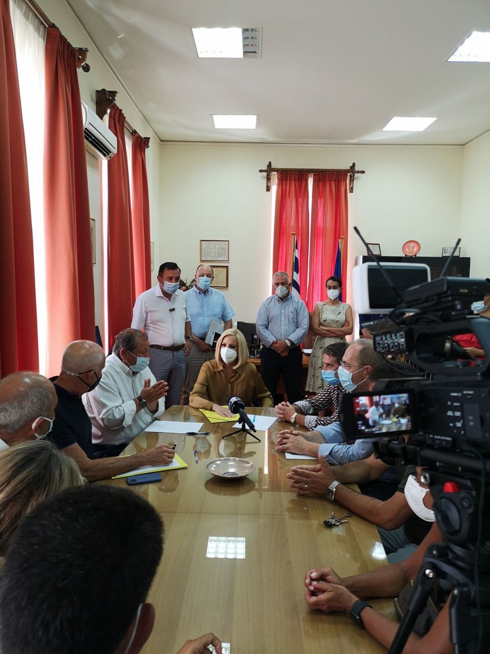 Η κ. Γεννηματά ενημερώθηκε για το καταστροφικό πέρασμα των φωτιών / Φωτογραφία: EUROKINISSI/ΚΙΝΗΜΑ ΑΛΛΑΓΗΣ