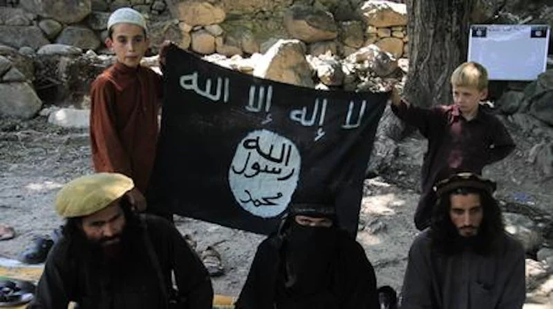 Τζιχαντιστές του ISIS στο Αφγανιστάν -Στη μέση ο διοικητής τους, Αμπού Ρασίντ 