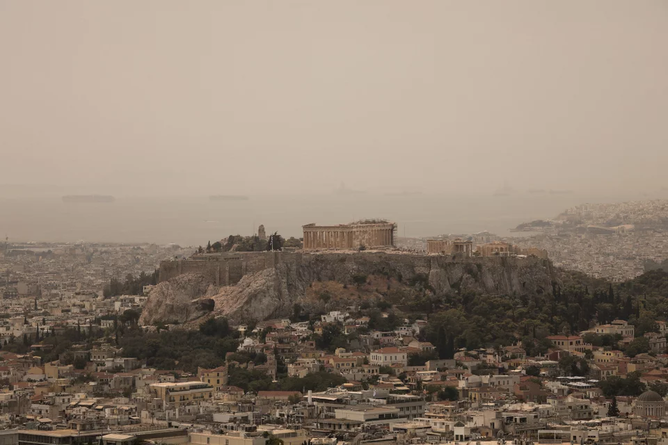 Σύννεφο καπνού σκεπάζει την Αθήνα / Φωτογραφία: Εurokinissi