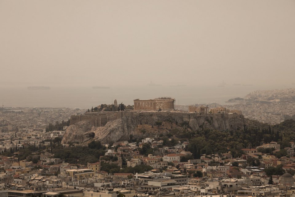 Σύννεφο καπνού σκεπάζει την Αθήνα/ Φωτογραφία: Εurokinissi