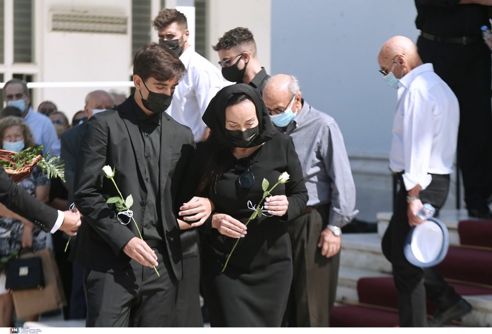 Η Βίκυ Σταμάτη με τον γιο της, Ακη / Φωτογραφία: Intimenews/ΤΖΑΜΑΡΟΣ ΠΑΝΑΓΙΩΤΗΣ