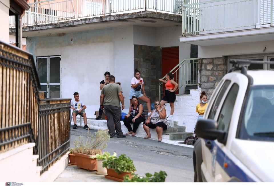 Κάτοικοι ανήσυχοι με τις αναζωπυρώσεις στις φωτιές στην Αρκαδία / Φωτογραφία: ΚΑΠΑΝΤΑΗΣ ΔΗΜΗΤΡΗΣ