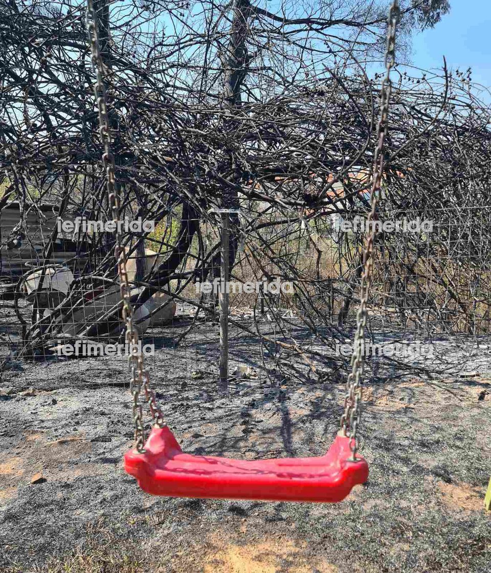 Μόνο η κούνια έμεινε στην αυλή του σπιτιού