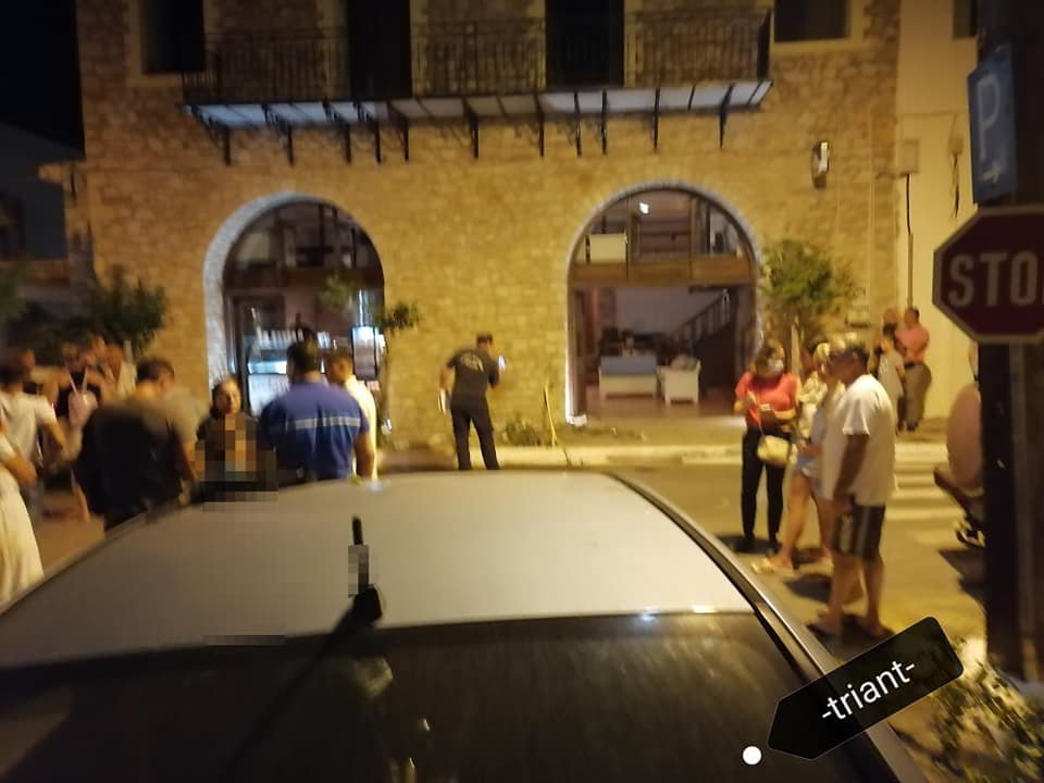 αυτοκίνητο κόσμος καφετέρια Μεθώνη