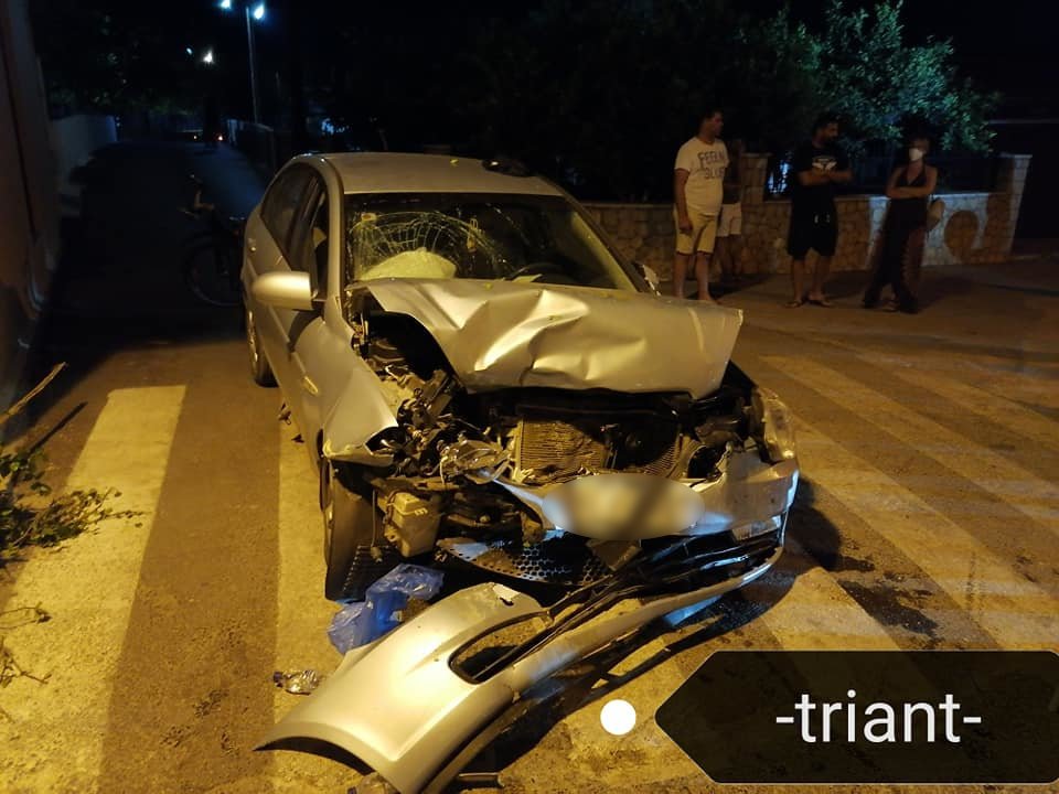 αυτοκίνητο τρακαρισμένο Μεθώνη