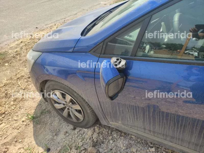 Οι σπασμένοι καθρέπτες στο αυτοκίνητο στην Εύβοια/ Φωτογραφία: iefimerida.gr