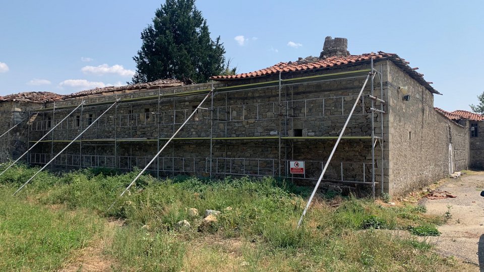 Ο μητροπολιτικός ναός της Κοιμήσεως της Θεοτόκου (Μεγάλη Παναγιά) στη Σαμαρίνα / Φωτογραφία: ΥΠΠΟΑ