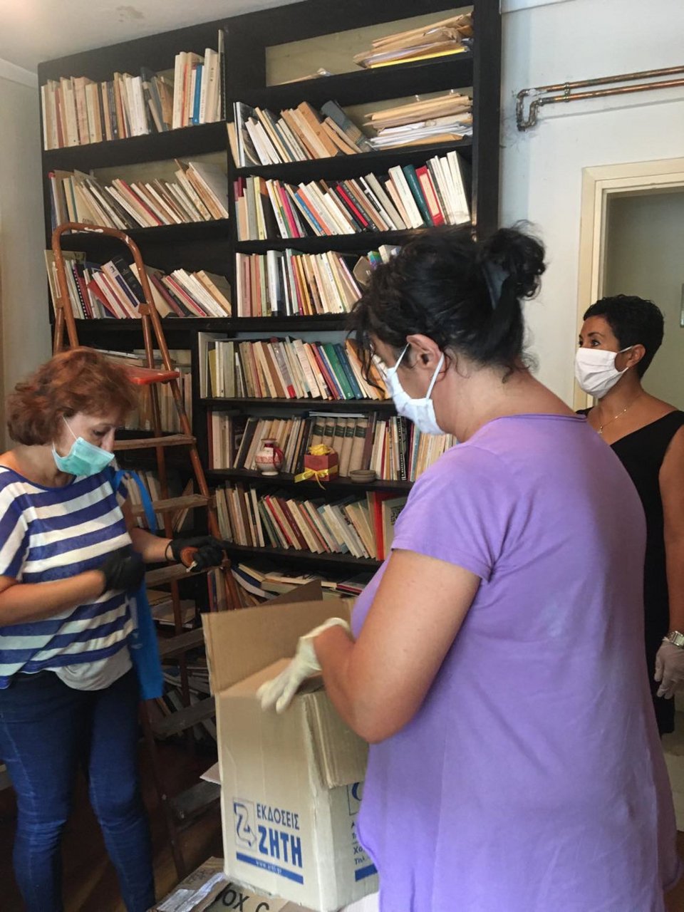 Μεταφορά βιβλίων από το διαμέρισμα Χριστιανόπουλου στη Βιβλιοθήκη ΑΠΘ