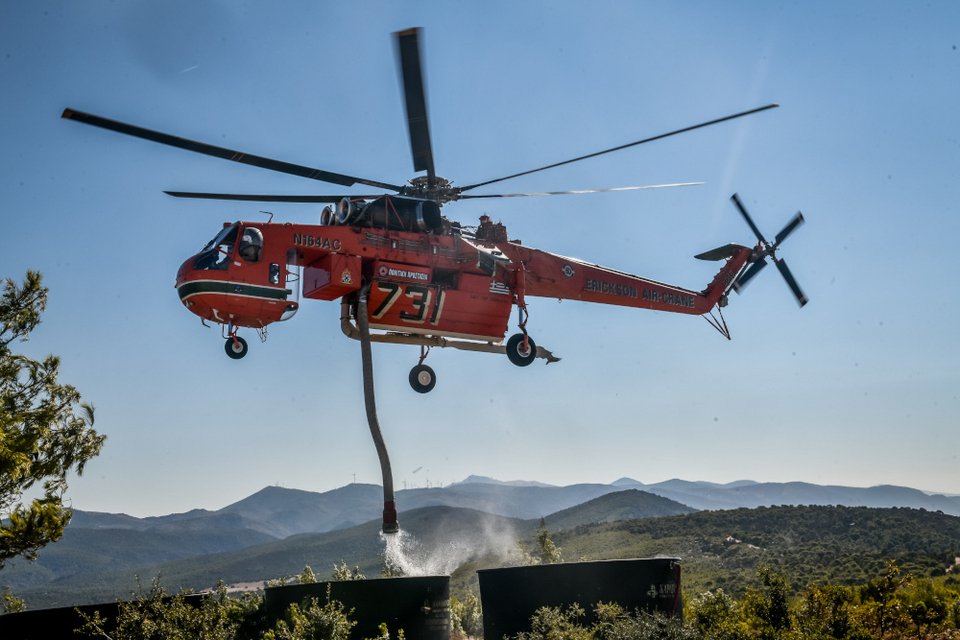 ανεφοδιασμός των ελικοπτέρων από δεξαμενή