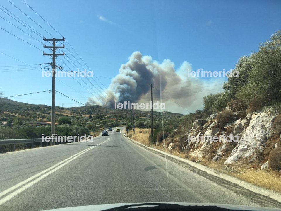 φωτιά Λαύριο Κερατέα καπνός δρόμος