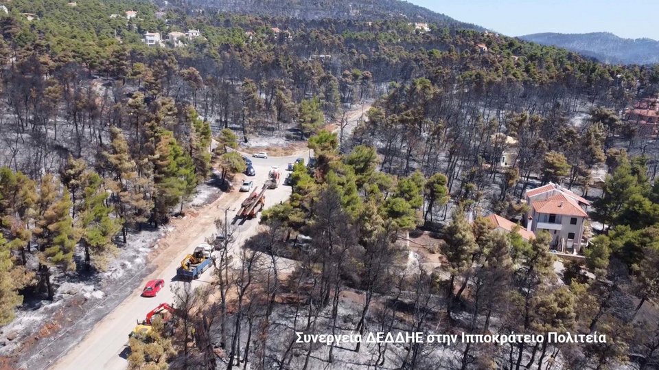 Εικόνες Drone από τις εργασίες αποκατάστασης του δικτύου ηλεκτροδότησης στις πυρόπληκτες περιοχές