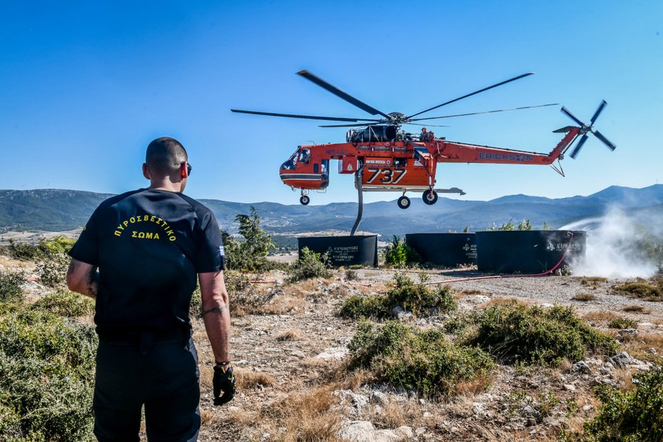 ανεφοδιασμός των ελικοπτέρων από δεξαμενή