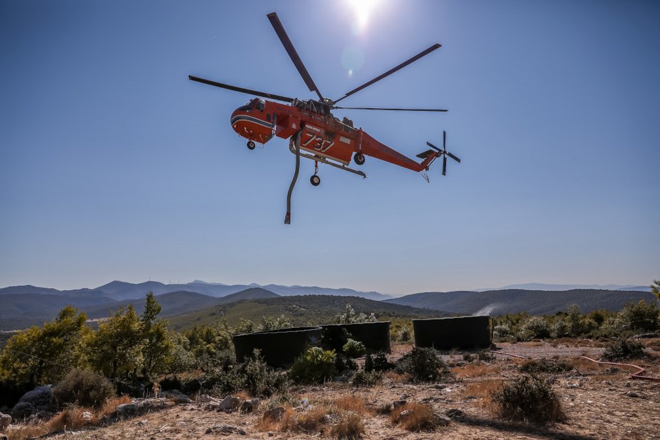 ανεφοδιασμός των ελικοπτέρων από δεξαμενή