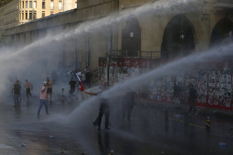 Από τα επεισόδια υπήρξαν και τραυματισμοί / Φωτογραφία: AP Photos