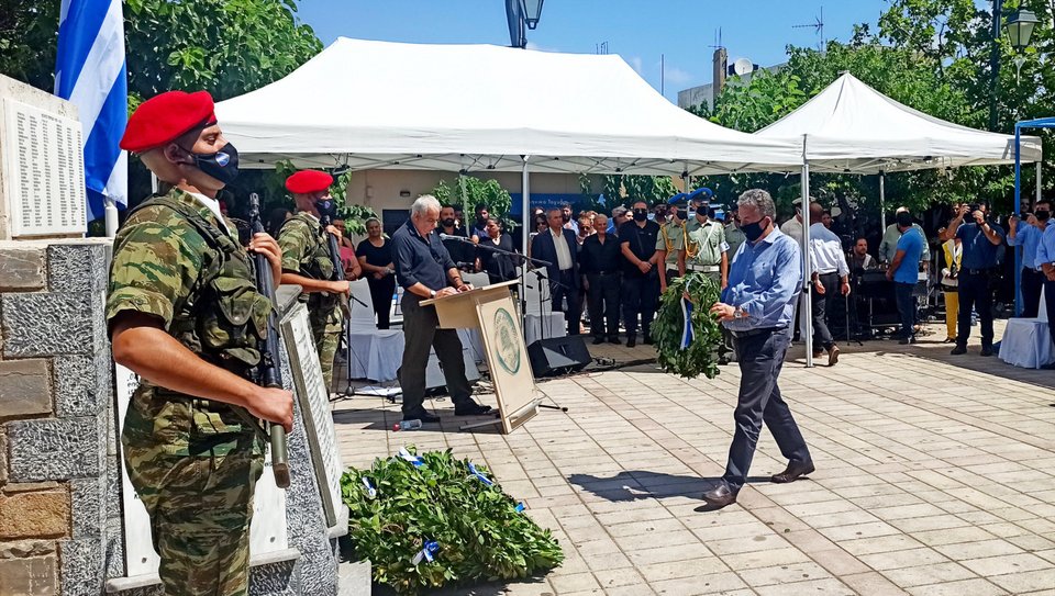 Στεφάνια στη μνήμη των θυμάτων / Φωτογραφία: Περιφέρεια Κρήτης