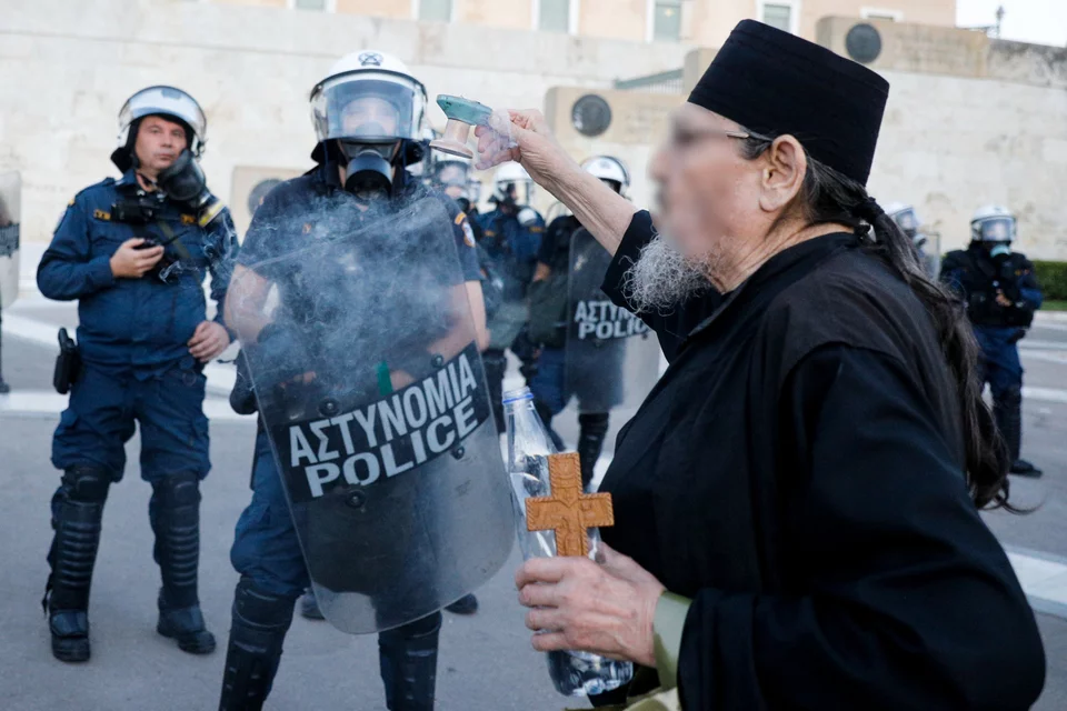 επεισόδια στη συγκέντρωση αντιεμβολιαστών στο Σύνταγμα