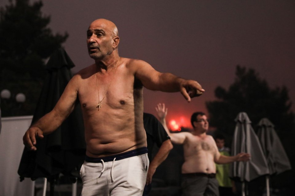 Δραματική εκκένωση της Λίμνης Ευβοίας