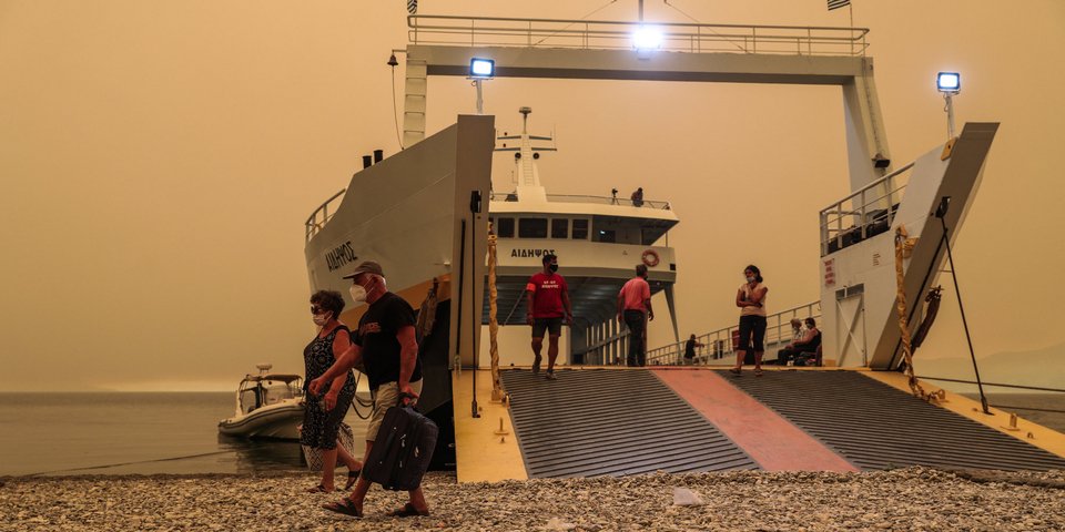 Φέρι Μποτ στην παραλία στο Πευκί