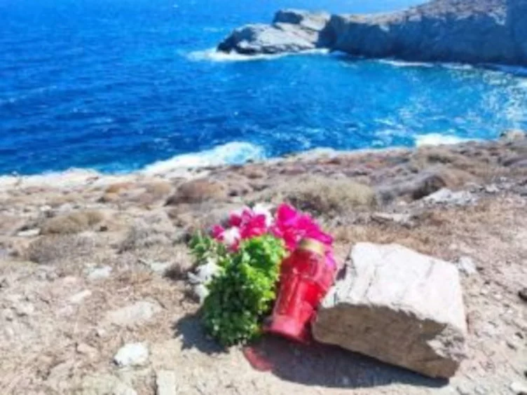 τρισάγιο Γαρυφαλλιά Φολέγανδρος λουλούδια