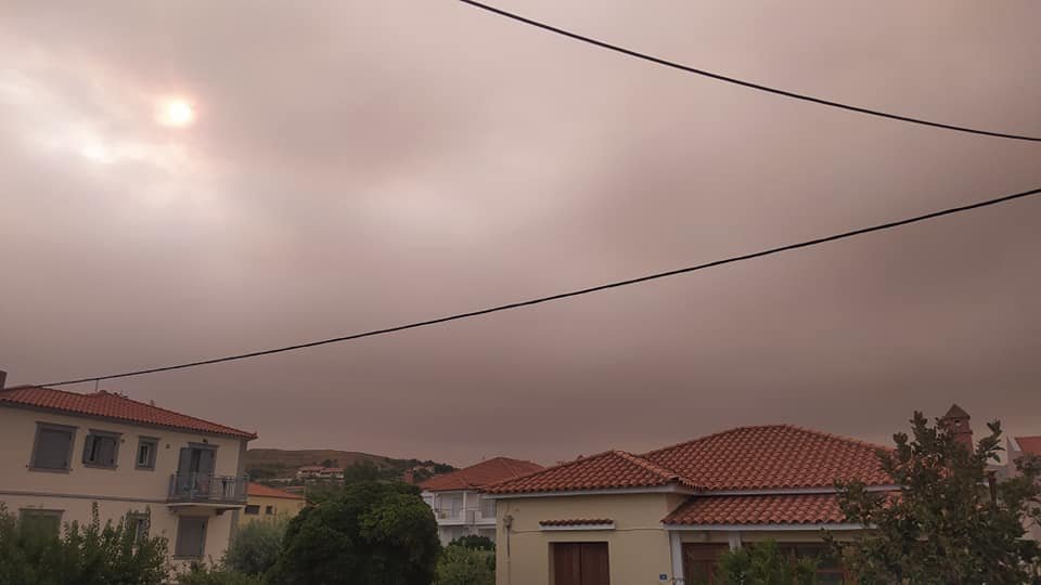 καπνός από φωτιά στην Εύβοια σε Λήμνο