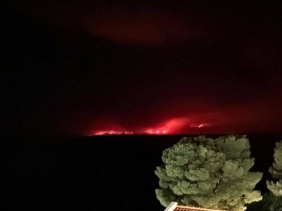 φωτιά στην Εύβοια από Σκόπελο