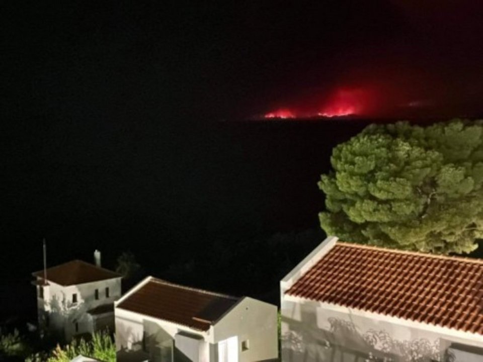 φωτιά στην Εύβοια από Σκόπελο