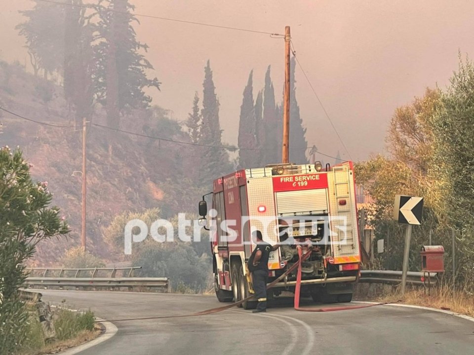 Η Πυροσβεστική βρίσκεται επί ποδός / Φωτογραφία: patrisnews.com