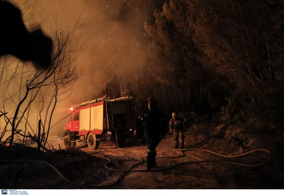 Φωτογραφίες: Η ολονύχτια μάχη με τις φλόγες στην Δυτική Αιγιάλεια 2
