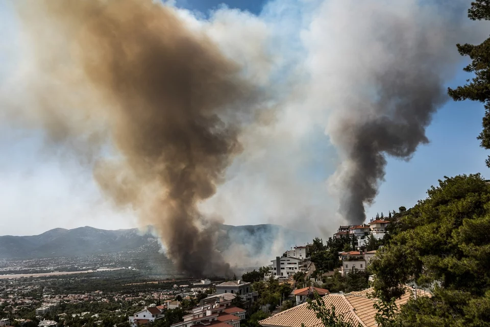 Μαίνεται η Φωτιά στη Βαρυμπόμπη -Φωτογραφία: EUROKINISSI/ΛΥΔΙΑ ΒΕΡΟΠΟΥΛΟΥ