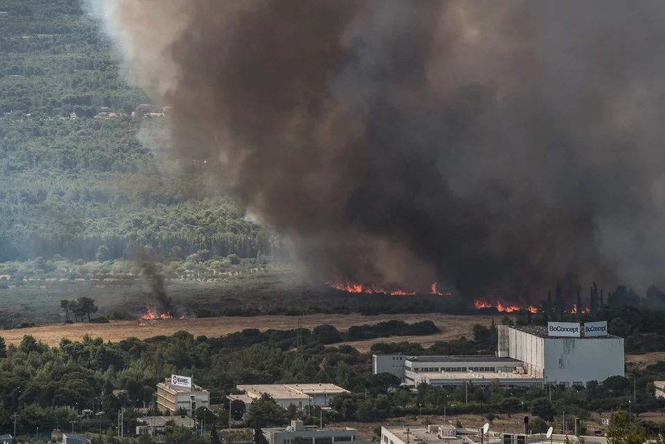 Μαίνεται η Φωτιά στη Βαρυμπόμπη -Φωτογραφία: EUROKINISSI/ΛΥΔΙΑ ΒΕΡΟΠΟΥΛΟΥ