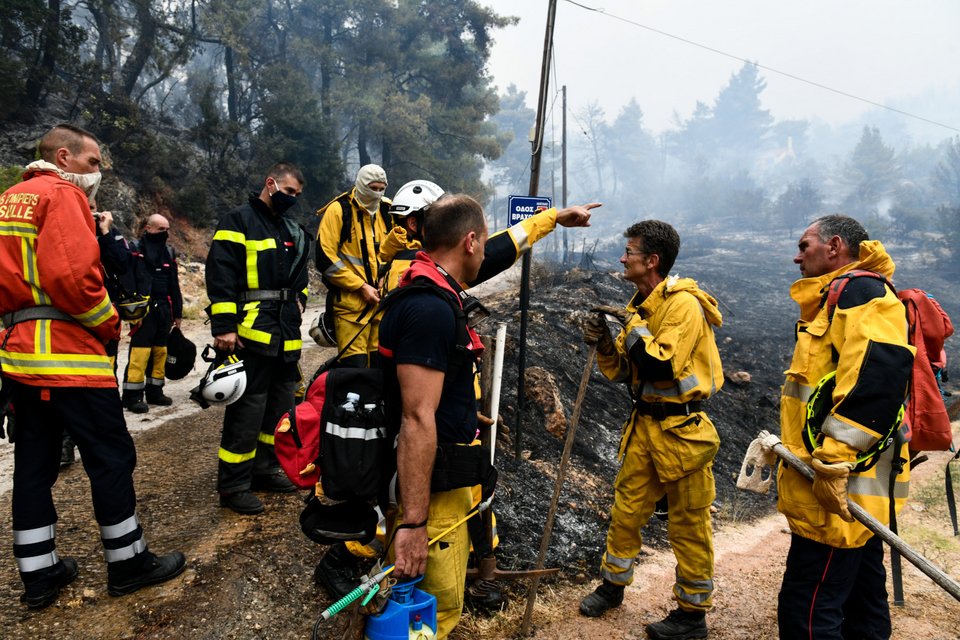 Γάλλοι πυροσβέστες στα μέτωπα της Εύβοιας / Φωτογραφία: EUROKINISSI / ΤΑΤΙΑΝΑ ΜΠΟΛΑΡΗ