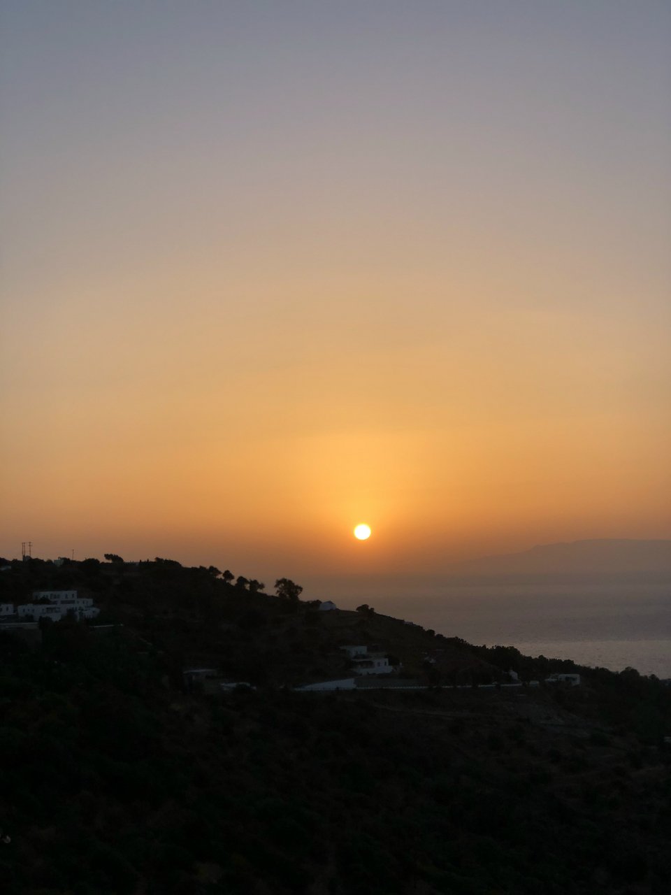 Οι Ανεμόμυλοι της Πάτμου είναι ίσως το δημοφιλέστερο σημείο για να δει κανείς το ηλιοβασίλεμα