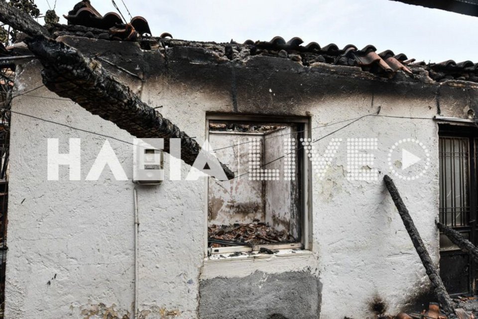 Πολλά σπίτια έχουν γίνει ερείπια / Φωτογραφία: ilialive.gr