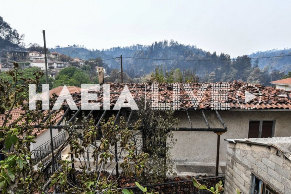 Οι κάτοικοι μετρούν τις «πληγές» τους / Φωτογραφία: ilialive.gr