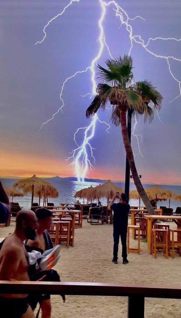 κεραυνός κακοκαιρία θάλασσα