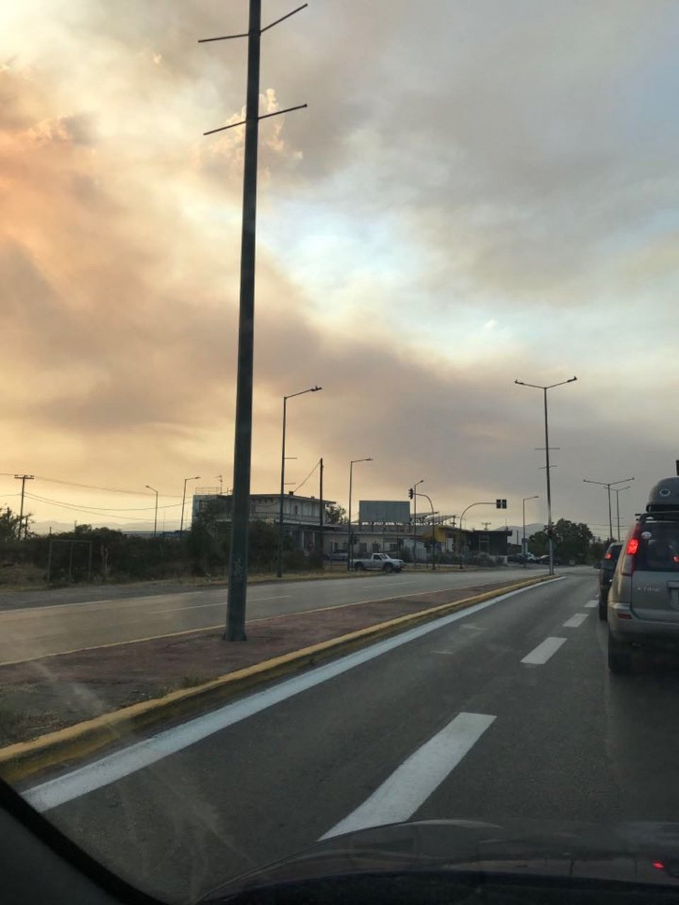 Απόκοσμο το θέαμα από τη φωτιά / Φωτογραφία: eleftheriaonline.gr