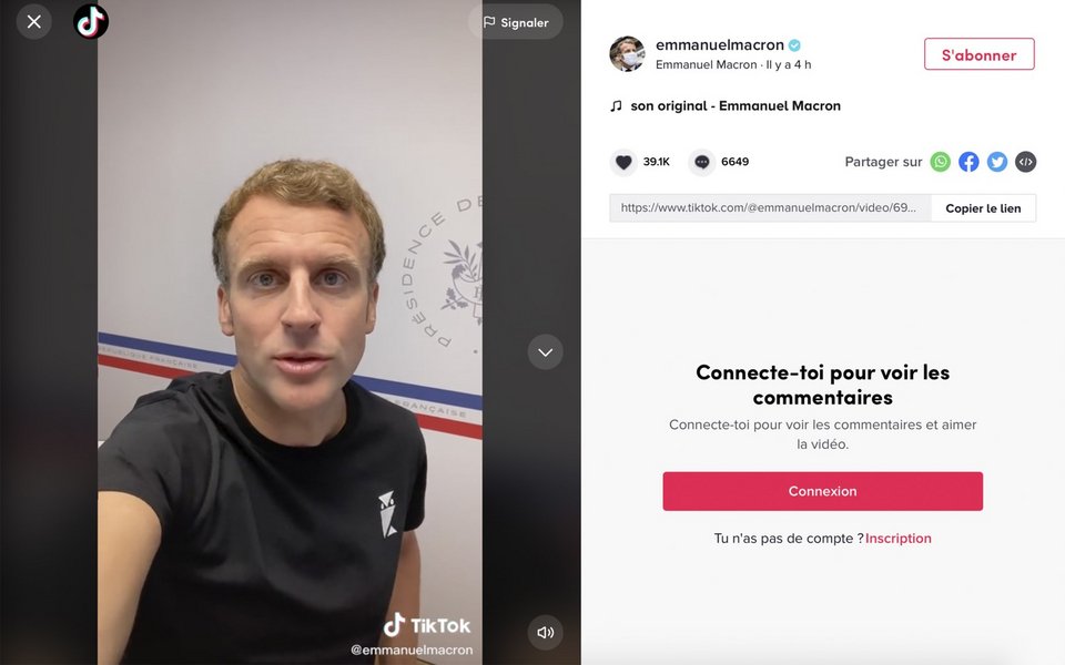 Ο Εμανουέλ Μακρόν με t-shirt κάνει live στο Tik Tok για τον κορωνοϊό / Φωτογραφία: AP