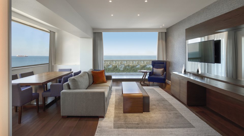 Deluxe Suite του Makedonia Palace με θέα το Θερμαϊκό Κόλπο