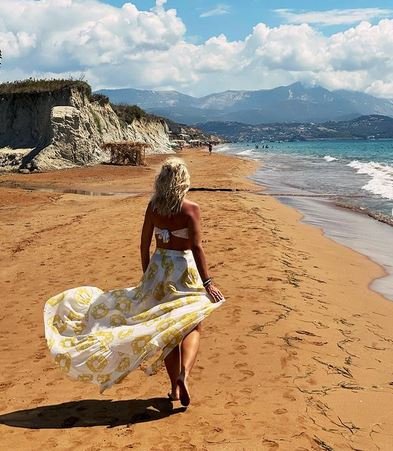 Μαρία Μπεκατώρου φόρεμα παραλία