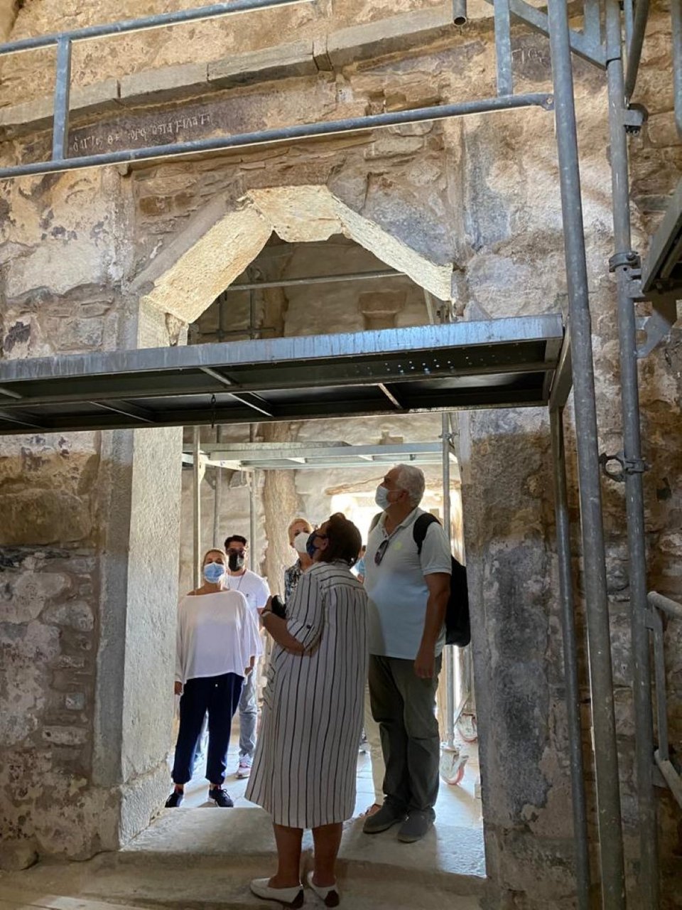 Η Λίνα Μενδώνη στο Ναό της Επισκοπής στη Σίκινο