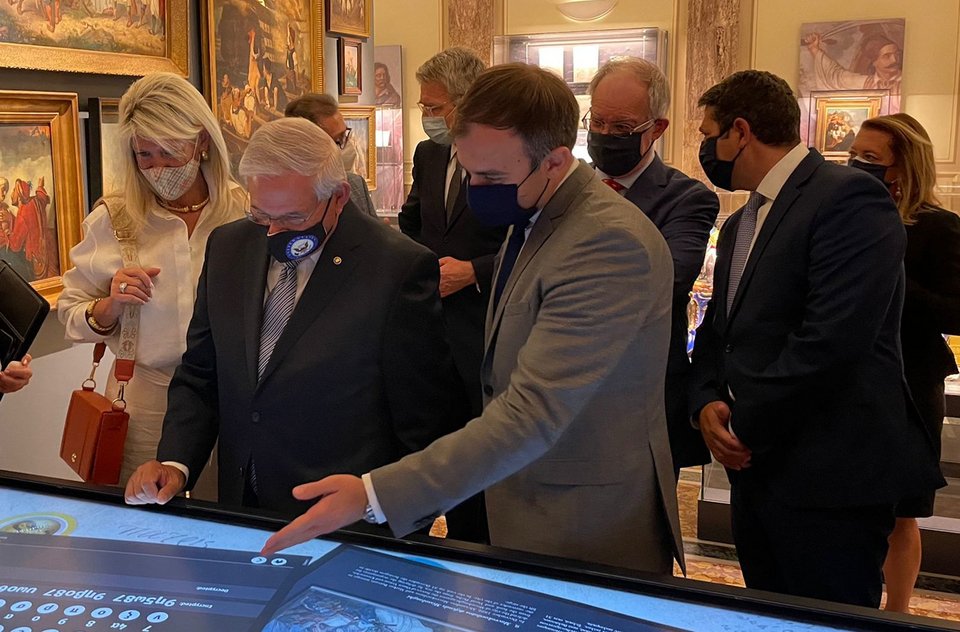 Ο Ρόμπερτ Μενέντεζ και η σύζυγός του στη Βουλή των Ελλήνων