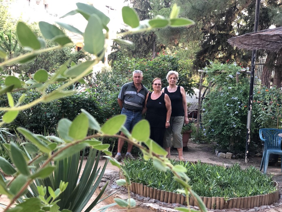 Οι γειτονες φροντίζουν το πάρκο
