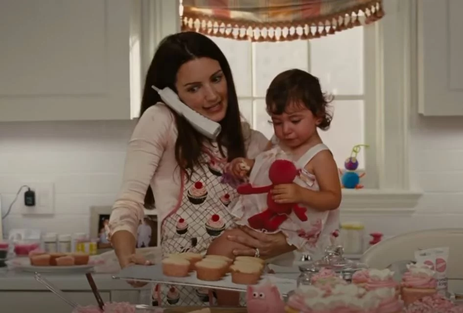 Η Ρόουζ στην αγκαλιά της τηλεοπτικής της μαμάς