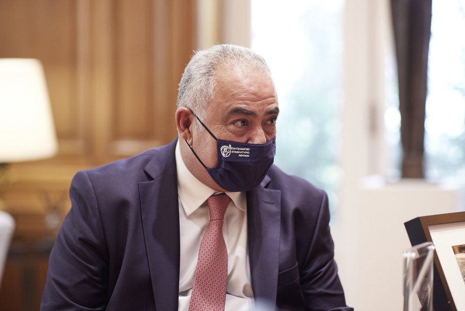 Ο κ. Χατηθεοδοσίου πήρε τη θέση του εκλιπόντος Κωνσταντίνου Μίχαλου / Φωτογραφία: Γραφείο Τύπου πρωθυπουργού